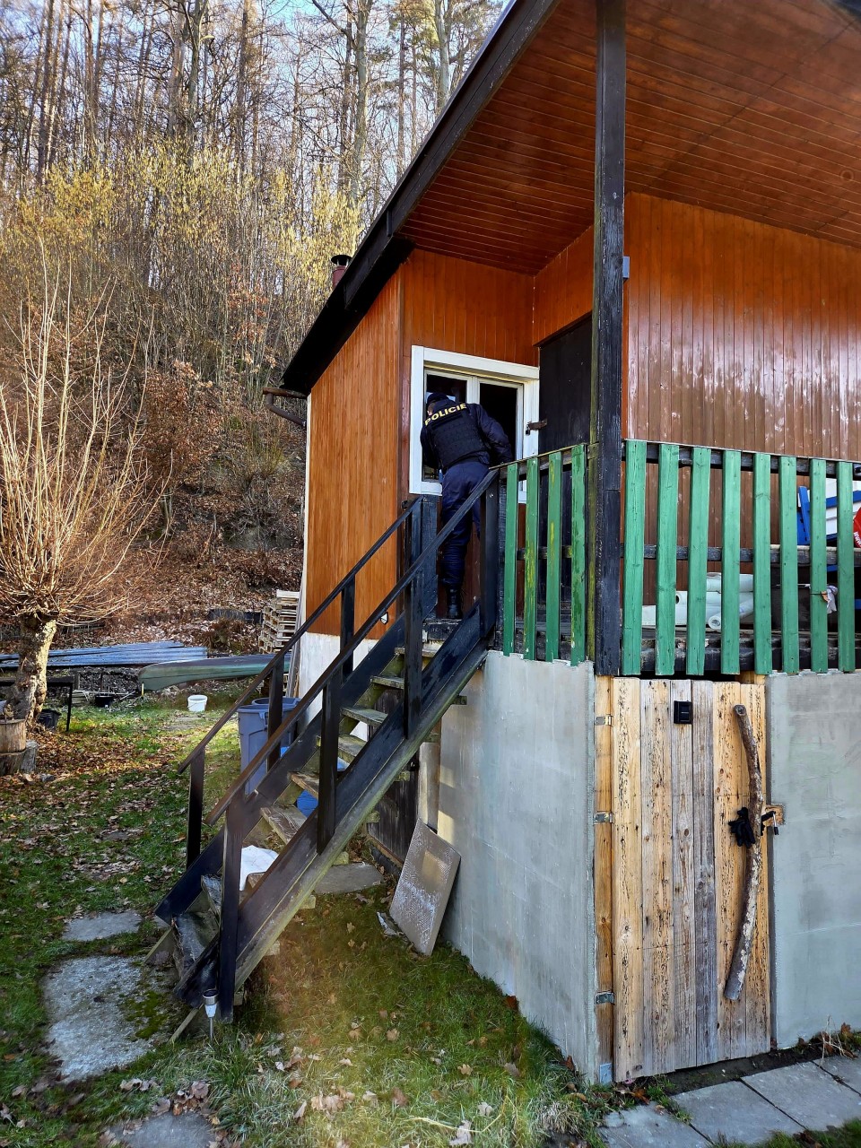 PČR kontrola chat Hlučínsko.jpg