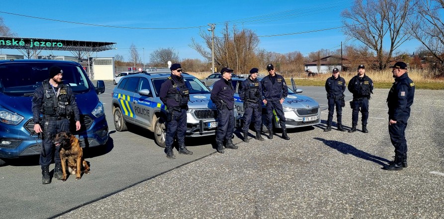 PČR kontrola chat OOP Hlučín a SZKČ Opava.jpg