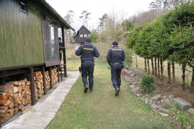 PČR kontrola chat Vítkovsko.JPG