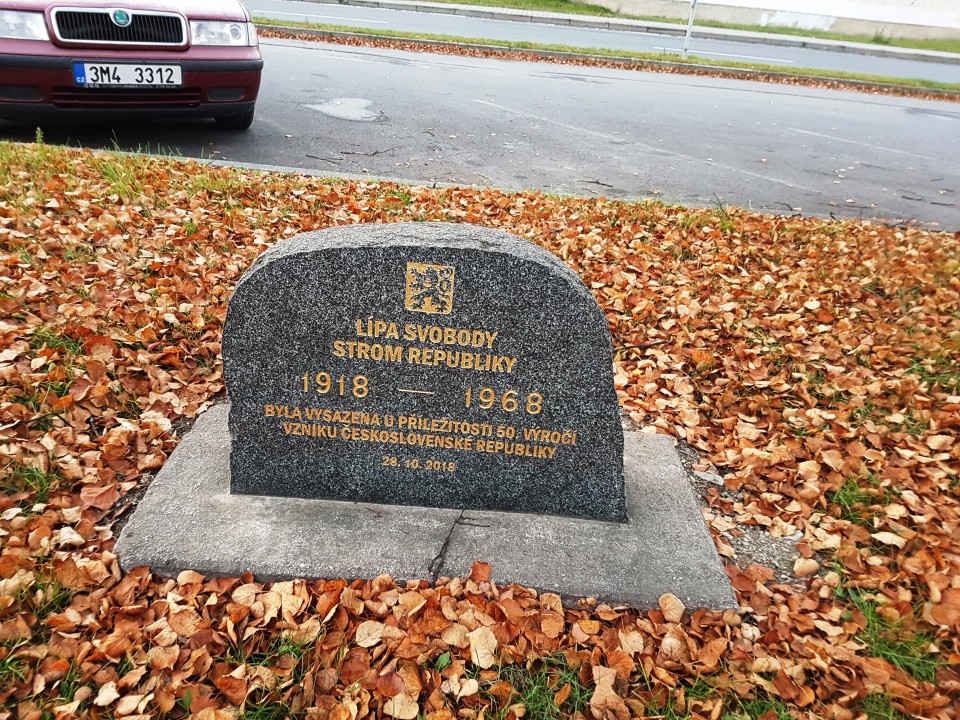 pamětní kámen.jpg