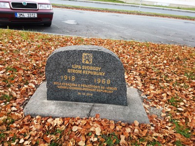 pamětní kámen.jpg
