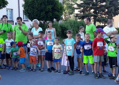 Večerní běh náměstím konaný dne 27.6.2019